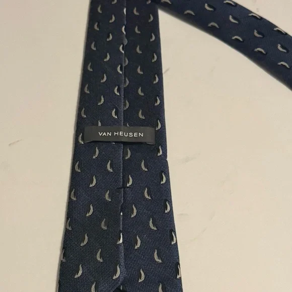 Van Heusen Navy Tie‎ with Silver Accents - Picture 2 of 3